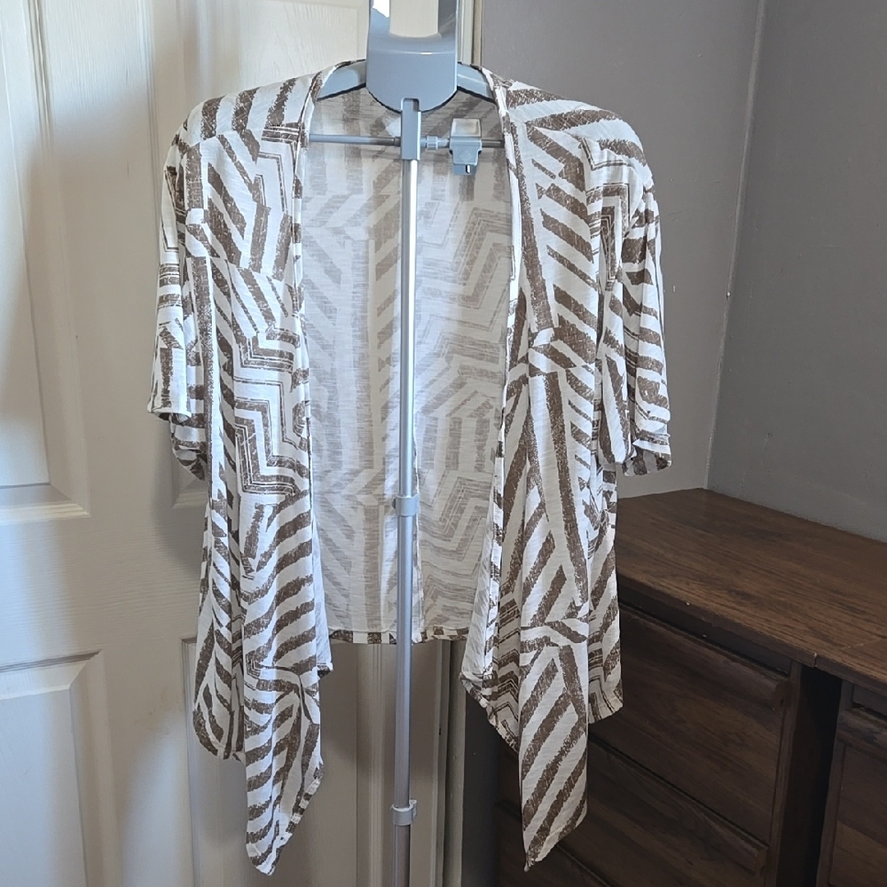 Brown and White Geometric Patterned Kimono